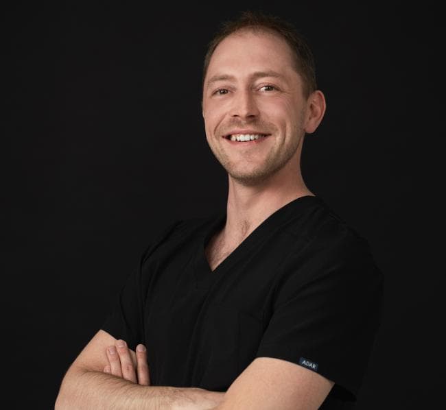 Donatas Nomeika — Gydytojas burnos chirurgas · implantologas